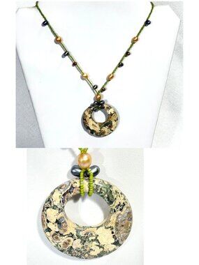 16" bead and lace agate pi/donut pendant necklace.